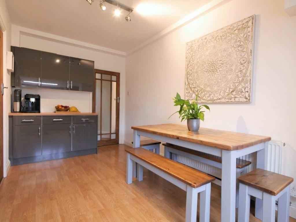 Kitchen diner4