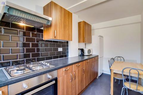 3 bedroom apartment to rent - White Horse Lane, London