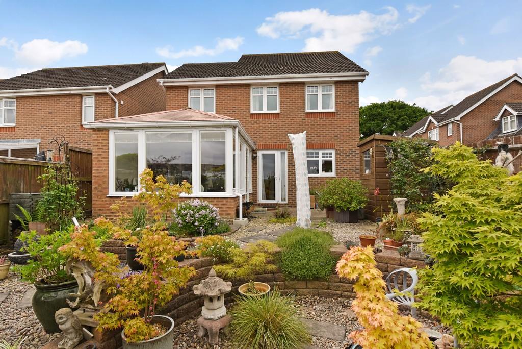 Peacock Close, Chichester 3 bed detached house £460,000