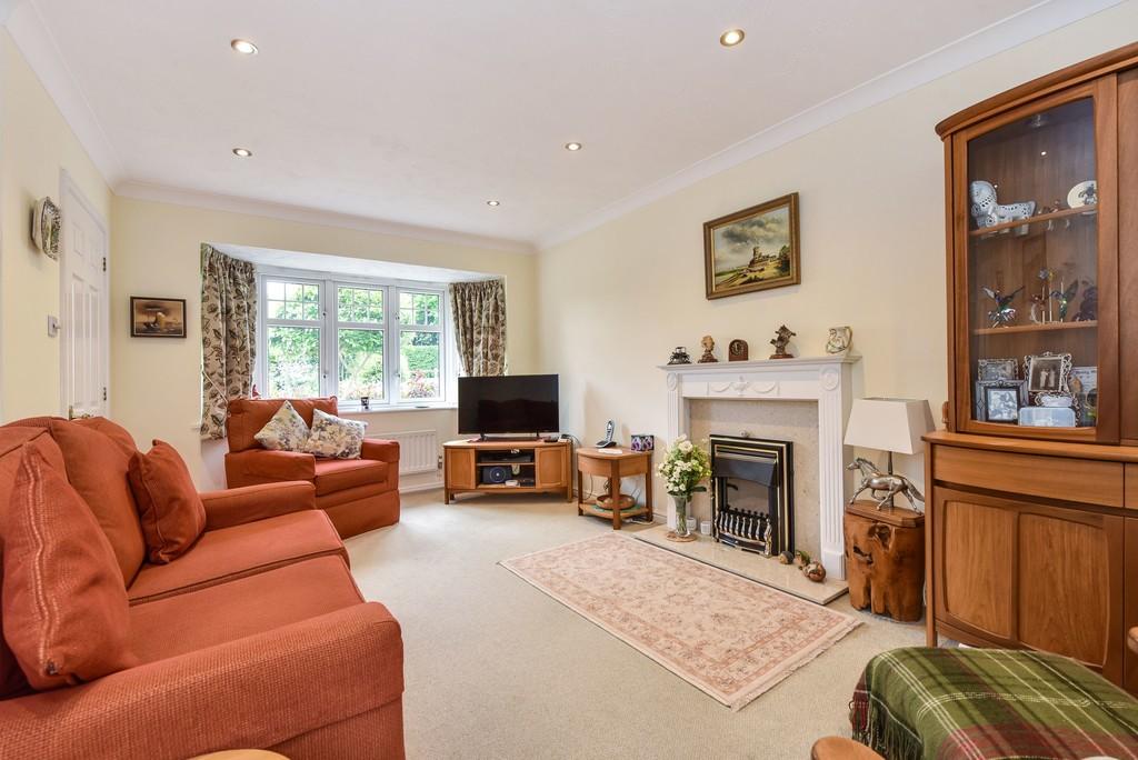 Peacock Close, Chichester 3 bed detached house £460,000