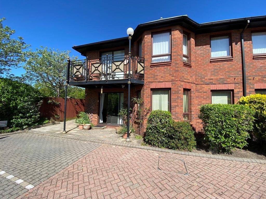 Three Tuns Lane, Formby, Merseyside, L37 2 bed apartment £180,000