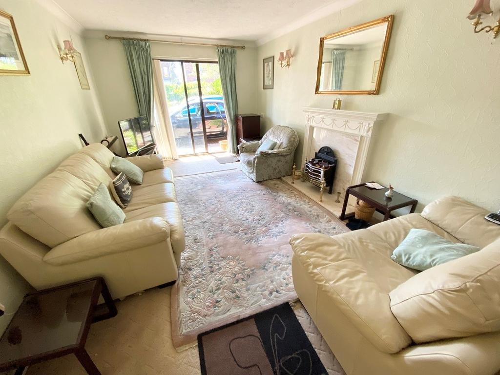 Three Tuns Lane, Formby, Merseyside, L37 2 bed apartment £180,000
