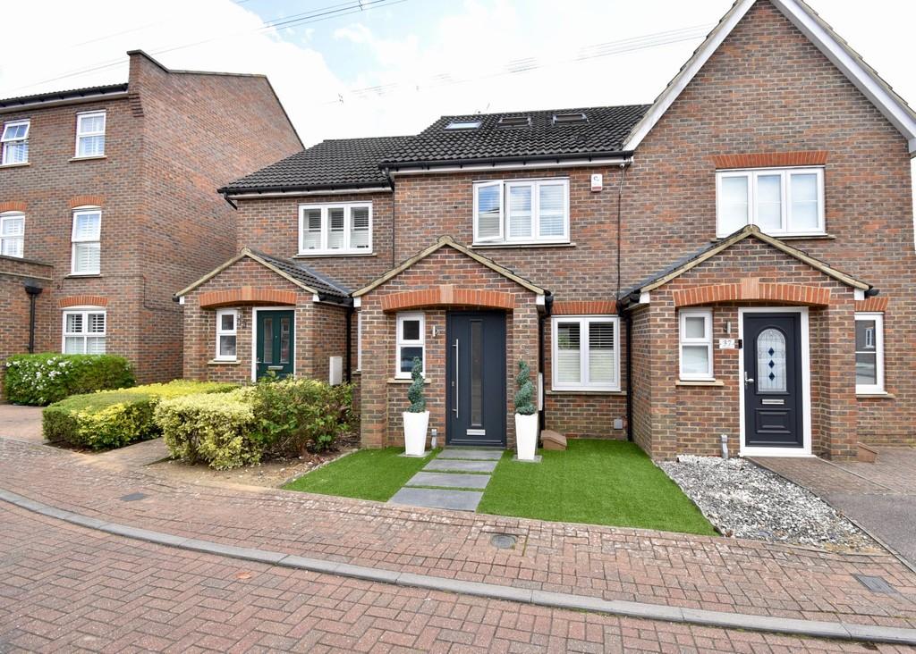 Cotswold Drive, Stevenage 3 bed terraced house £400,000