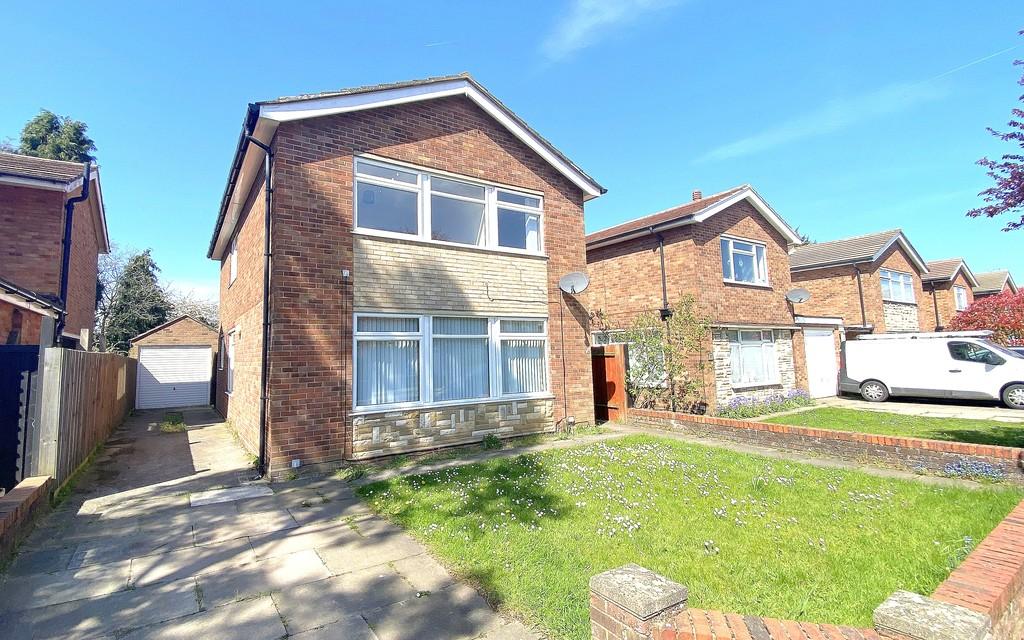 June Avenue, Ipswich IP1 4LT 4 bed detached house £400,000