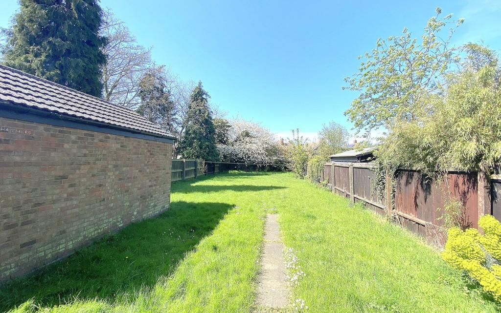 June Avenue, Ipswich IP1 4LT 4 bed detached house £400,000