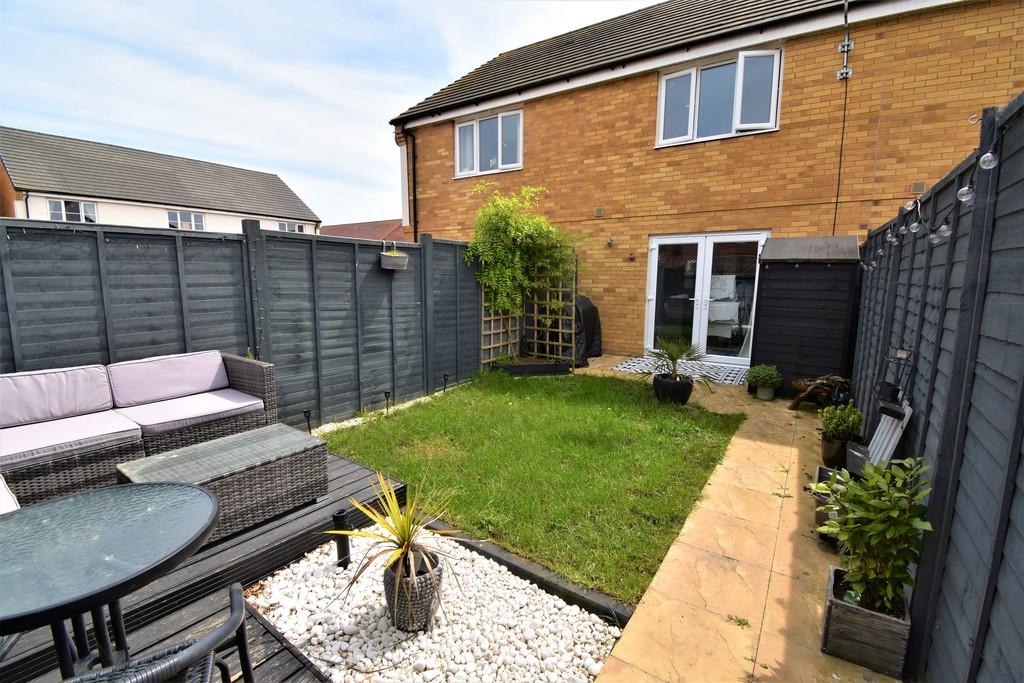 Mulberry Gardens, Great Cornard CO10 0FP 2 bed terraced house £255,000