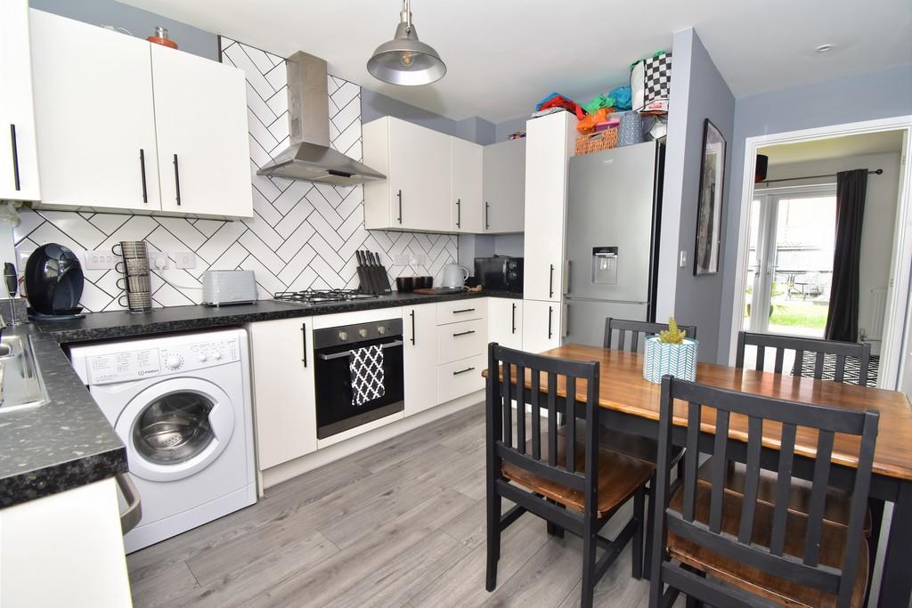 Mulberry Gardens, Great Cornard CO10 0FP 2 bed terraced house £255,000