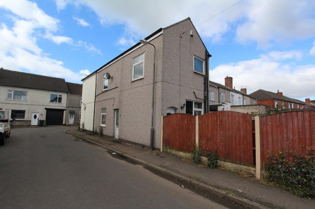 Middle Street, Hillstown, Bolsover 2 bed end of terrace house £585