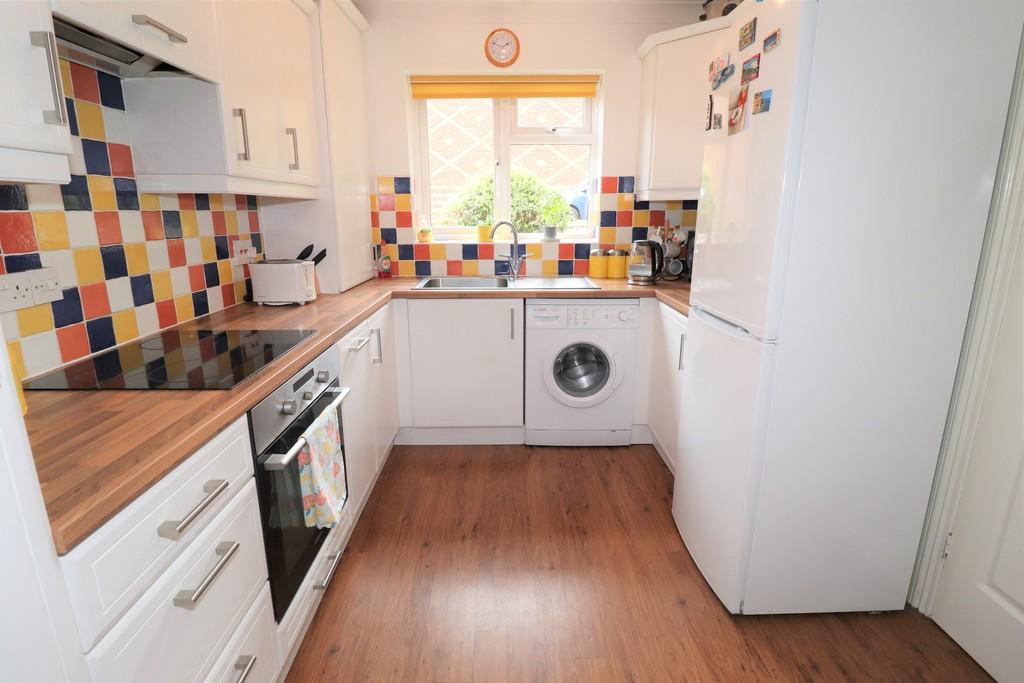 Lulworth Park, Kenilworth 3 bed semidetached house £340,000