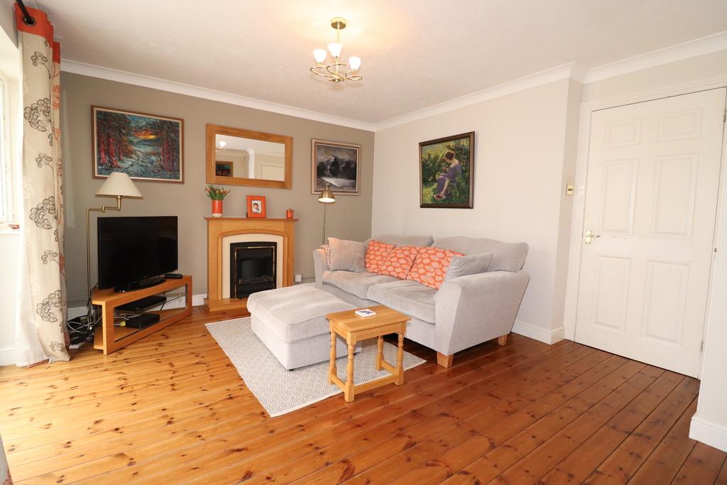Lulworth Park, Kenilworth 3 bed semidetached house £340,000