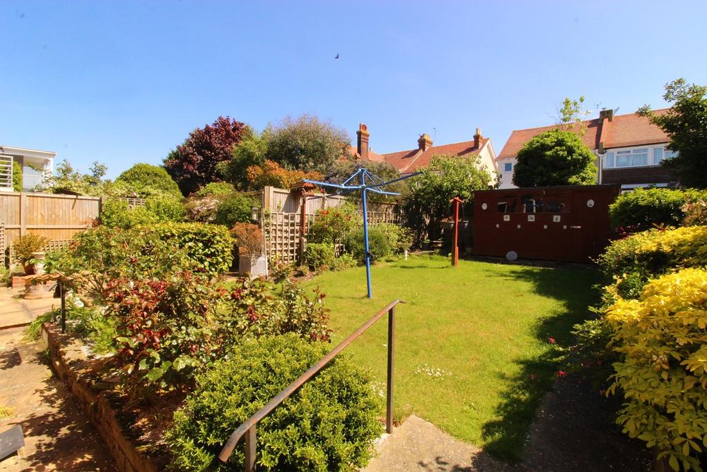 Beacon Hill, HERNE BAY, CT6 2 bed flat £375,000