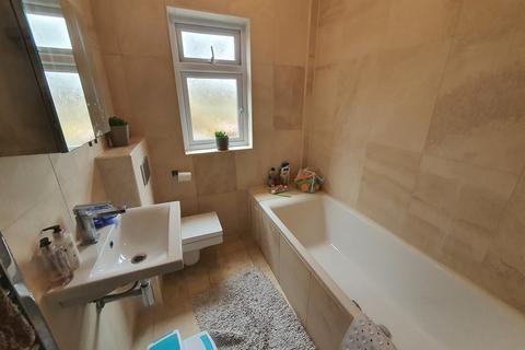 3 bedroom end of terrace house for sale - Mayeswood Road, London