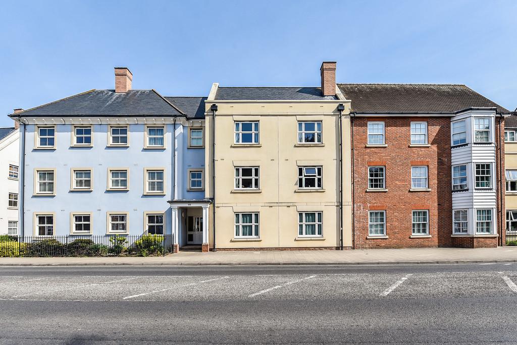 St. Agnes Place, Chichester 2 bed apartment £300,000
