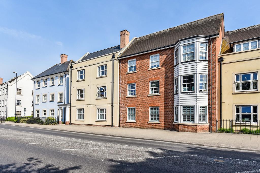 St. Agnes Place, Chichester 2 bed apartment £300,000