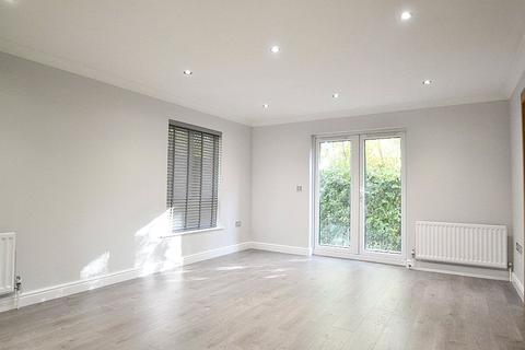 2 bedroom flat for sale - Metropolitan Place, Watford, Hertfordshire, WD18