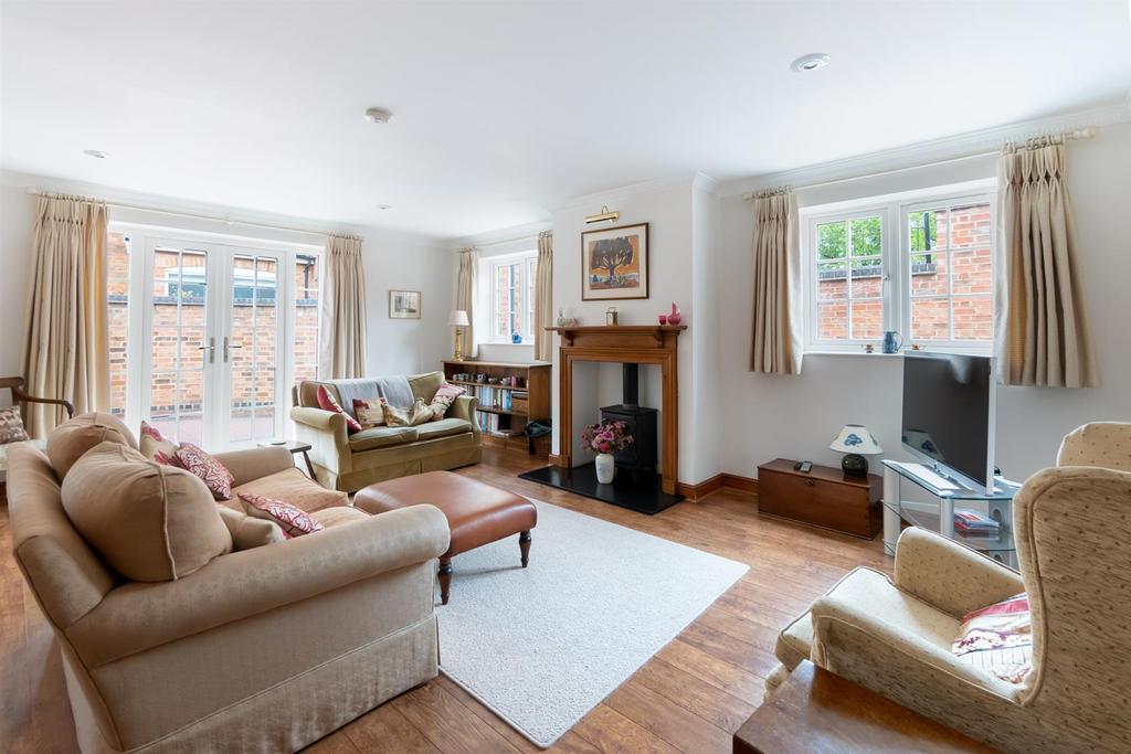 St Gregorys Road, Stratford upon Avon 3 bed coach house £650,000