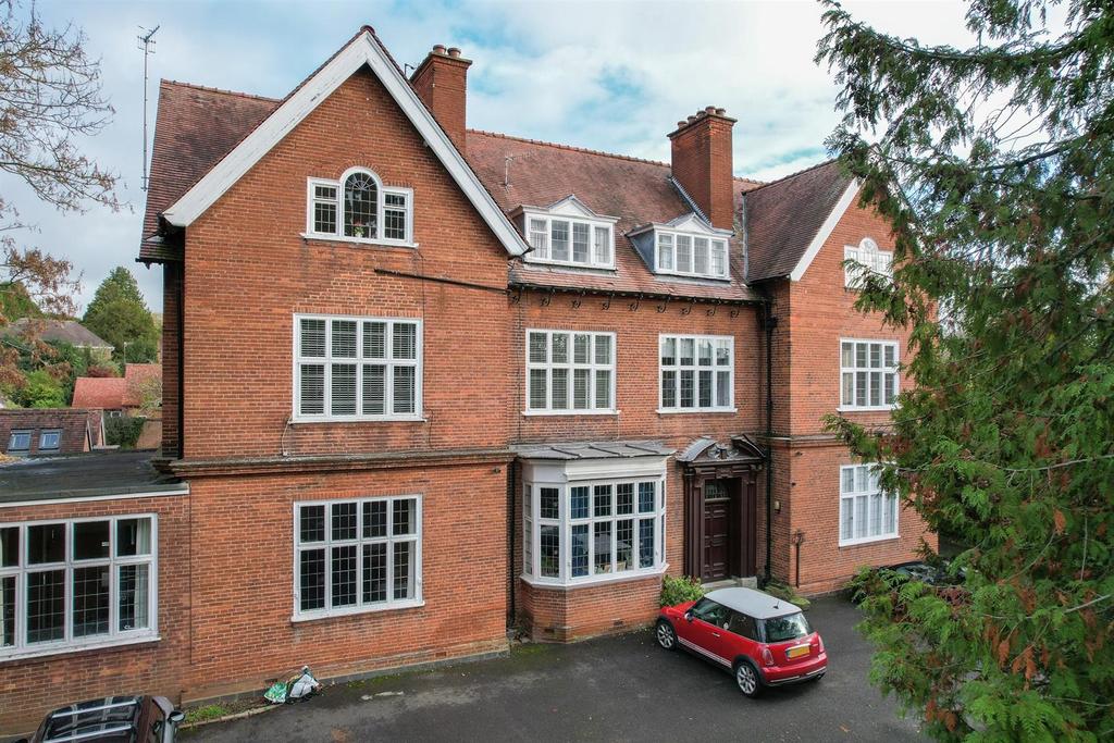 St Gregorys Road, Stratford upon Avon 2 bed apartment £150,000