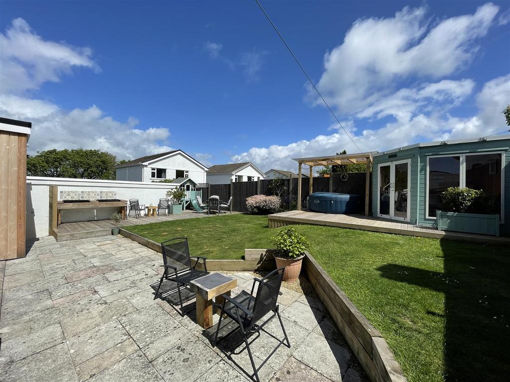 Waun Y Felin, Penclawdd, Swansea 4 bed detached house £380,000