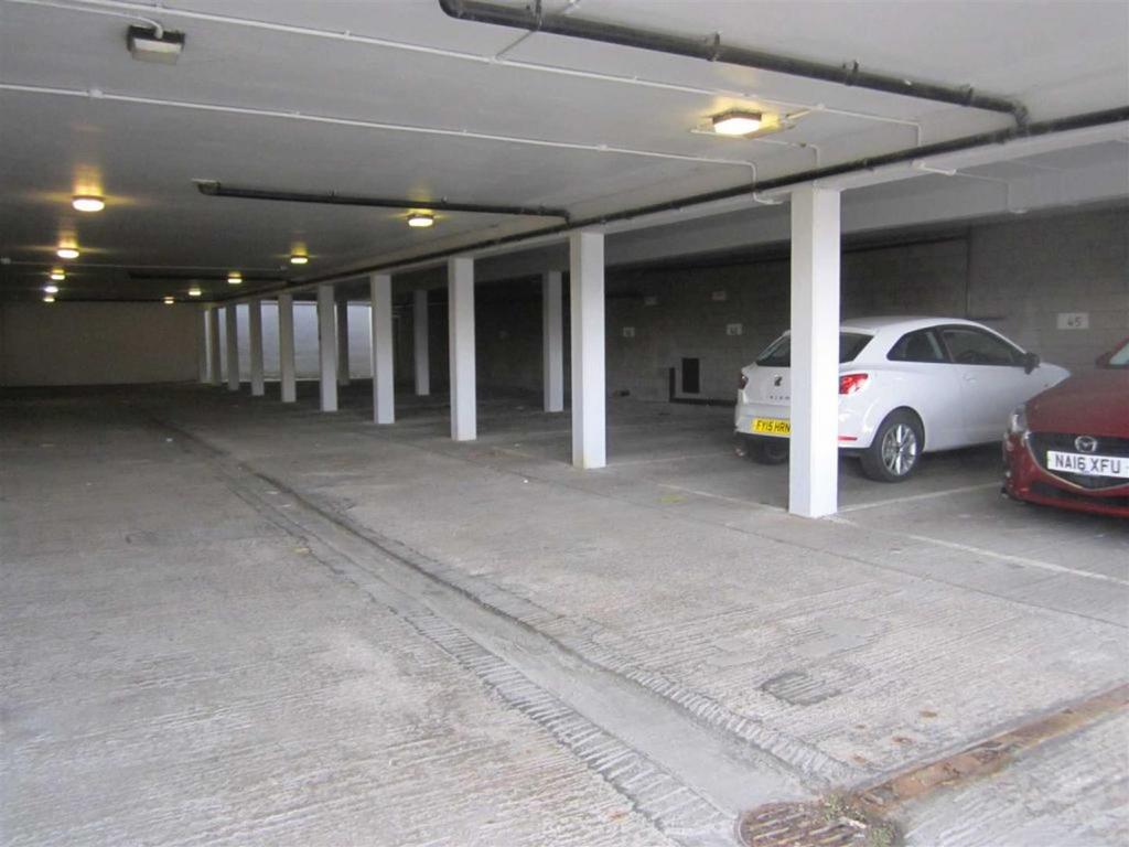 Saddler Street, Auckland Office £450,000
