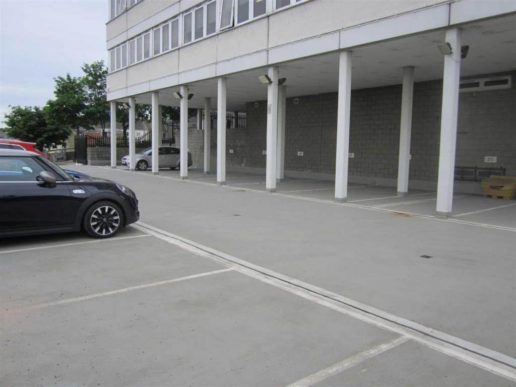 Saddler Street, Auckland Office £450,000