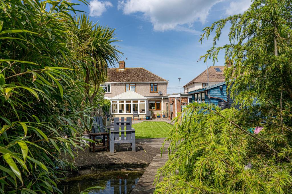 Hunters Forstal Road, Herne Bay 3 bed semidetached house £420,000