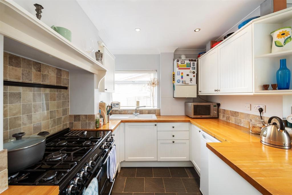 Emlyn Road, Redhill 4 bed semidetached house £550,000