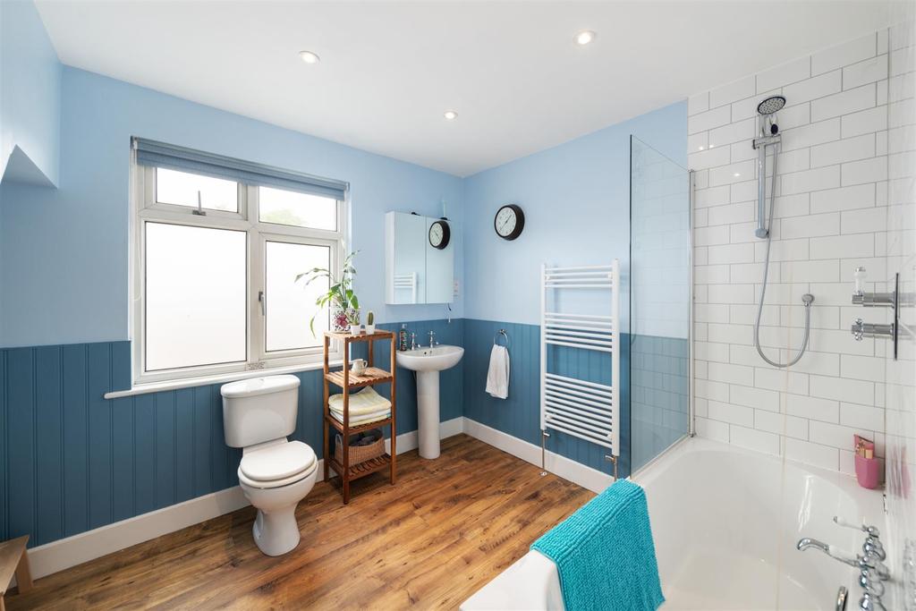 Emlyn Road, Redhill 4 bed semidetached house £550,000