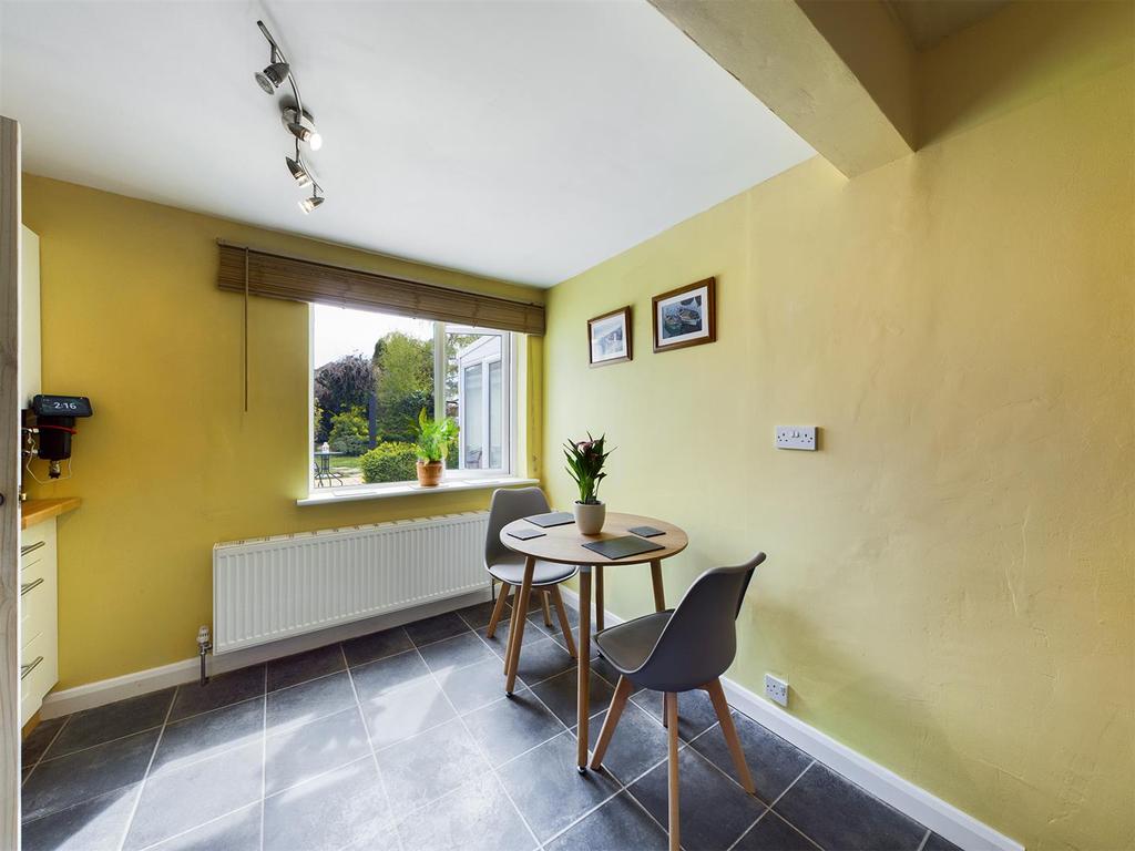 Denham Drive, Basingstoke 3 bed semidetached bungalow £425,000