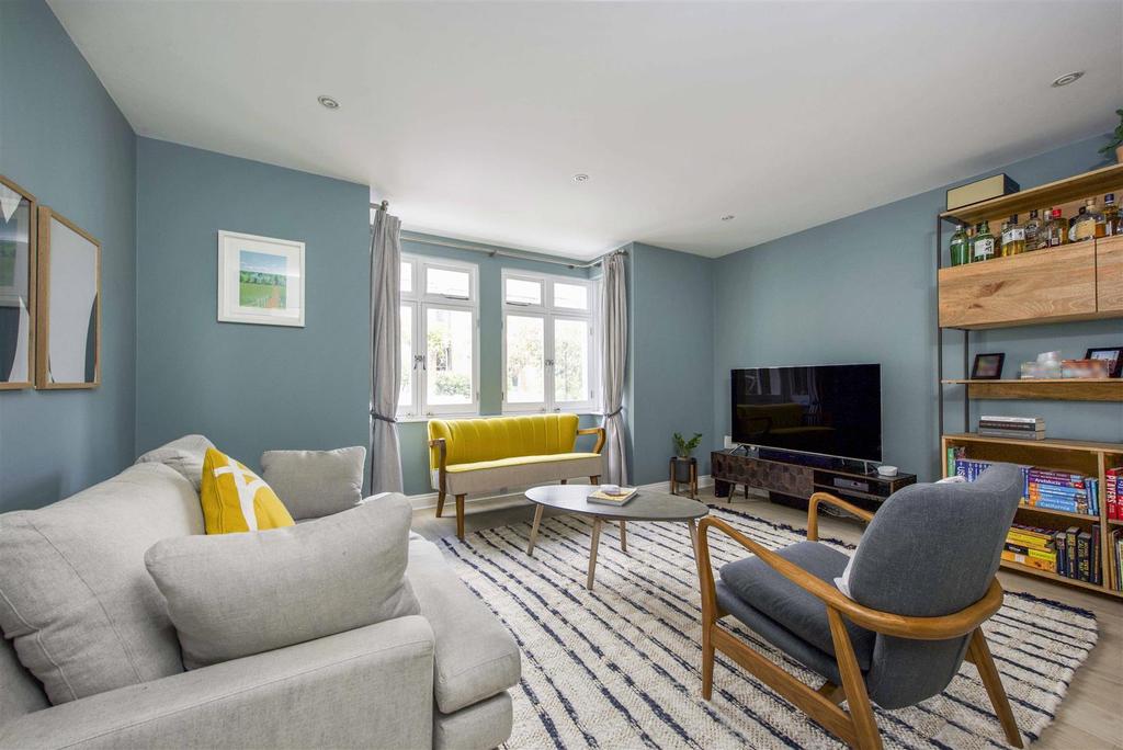 Claremont Road, St Margarets Village 2 bed apartment for sale £799,950