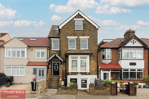 2 bedroom flat for sale - Chelmsford Road, London