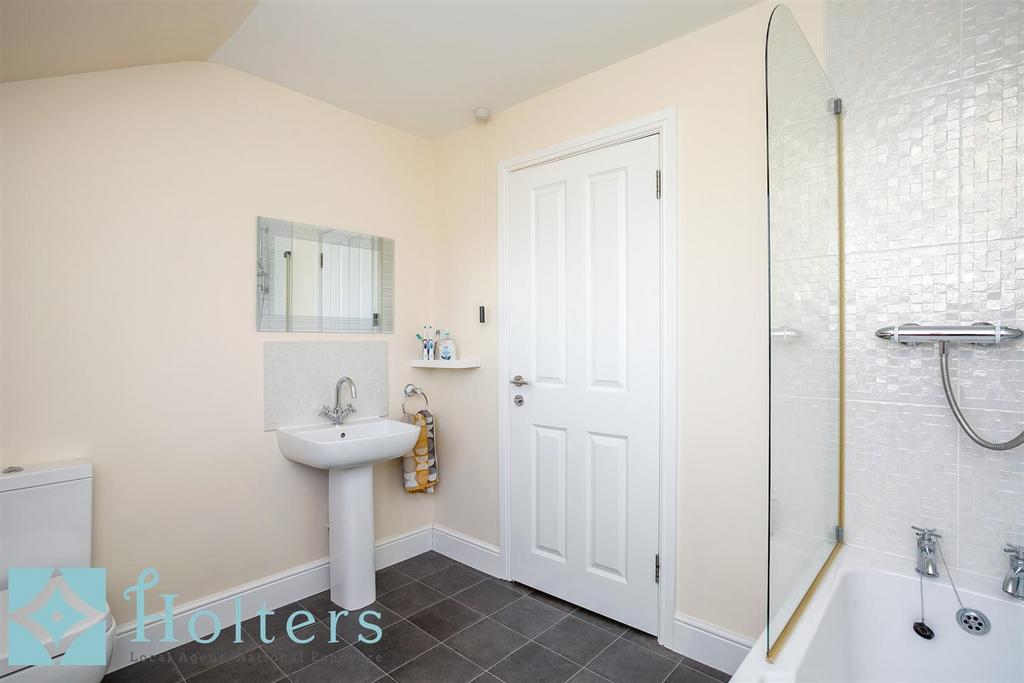 Bathroom Reverse Angle.jpg