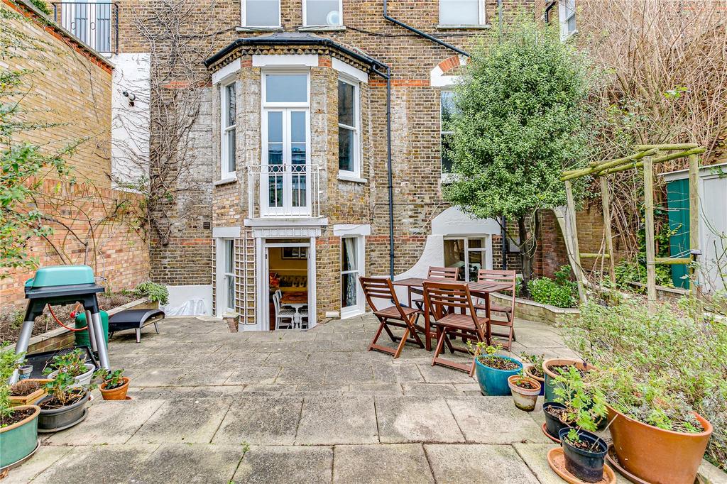 Cavendish Road, London, SW12 2 bed apartment £850,000