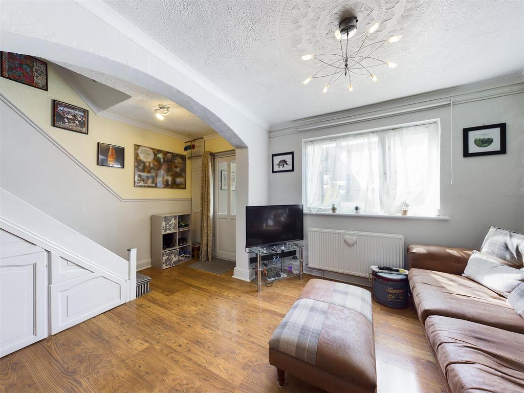 Elaine Avenue, Strood 3 bed terraced house £300,000