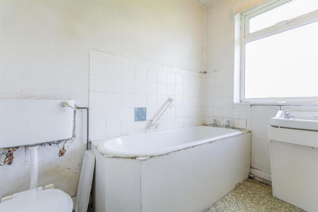 Bathroom DSC 4032 copy.jpg