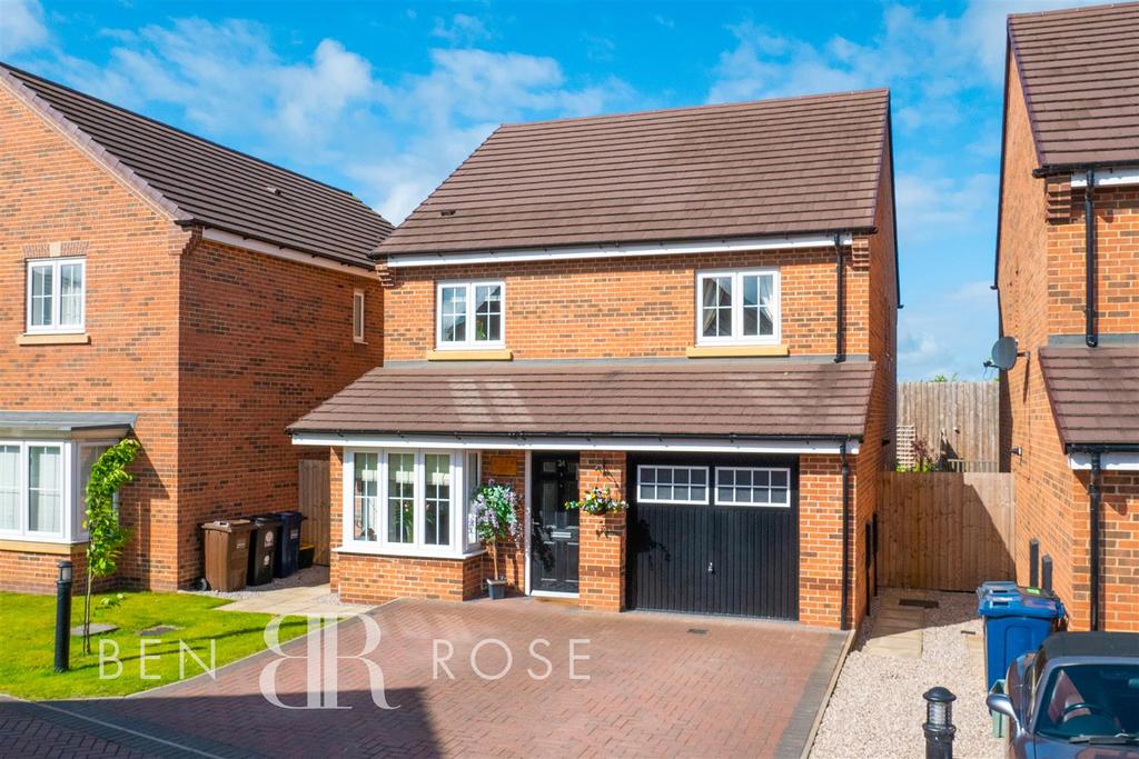 Pennington Drive, Farington Moss... 4 bed detached house £280,000