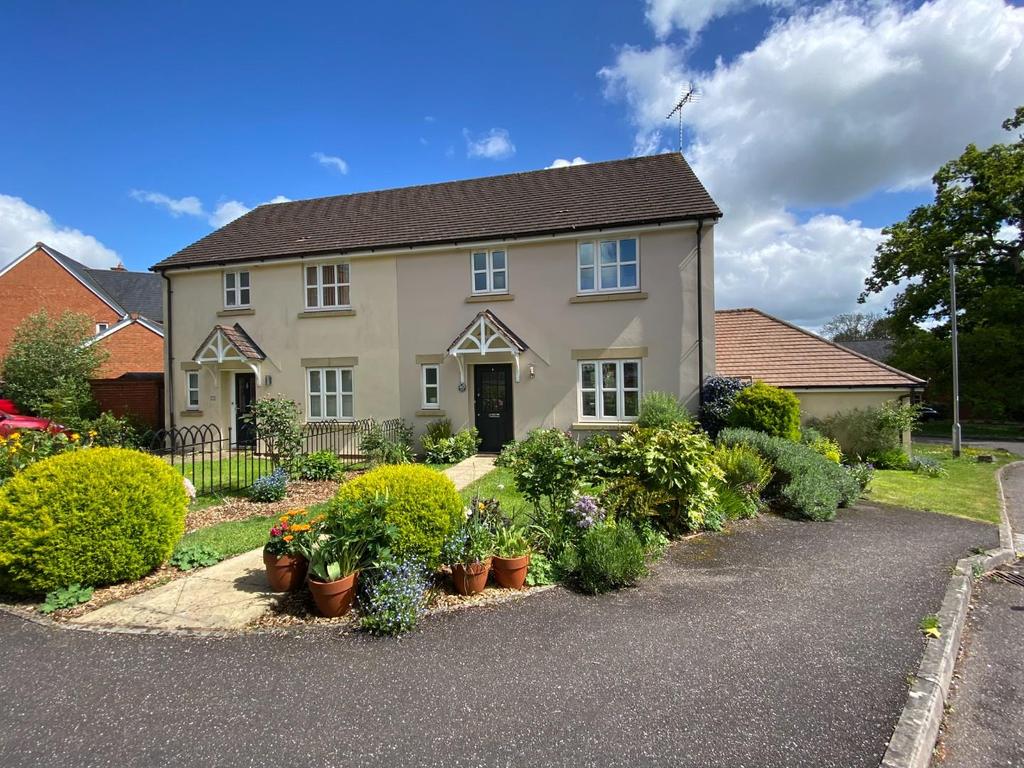 Fairby Close, Tiverton 3 bed semidetached house £295,000