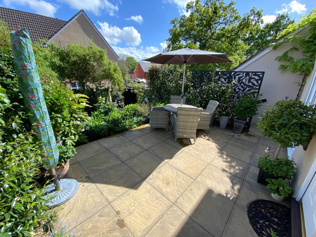Fairby Close, Tiverton 3 bed semidetached house £295,000