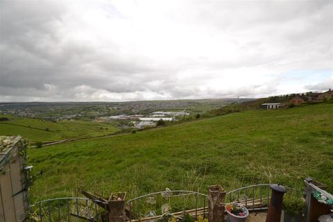 44 Ambler Thorn, Queensbury, Bradford, BD13 2DJ