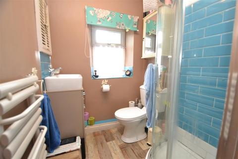 44 Ambler Thorn, Queensbury, Bradford, BD13 2DJ