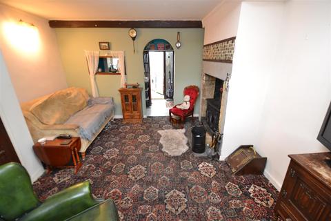 44 Ambler Thorn, Queensbury, Bradford, BD13 2DJ
