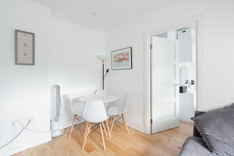 1 bedroom flat for sale - South Street, Epsom