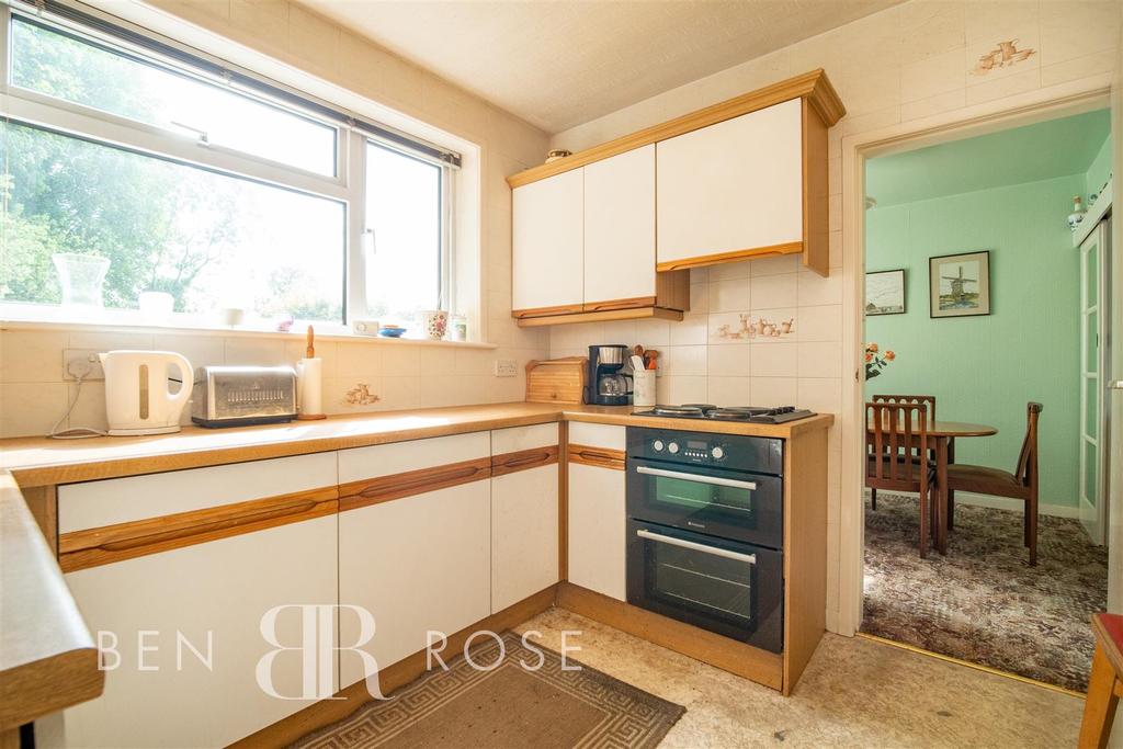 Watkin Road, ClaytonLeWoods, Chorley 3 bed semidetached house £189,995