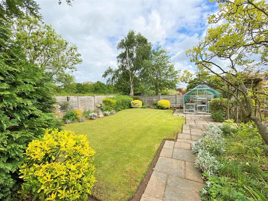 Valley Prospect, Newark 3 bed detached house £350,000