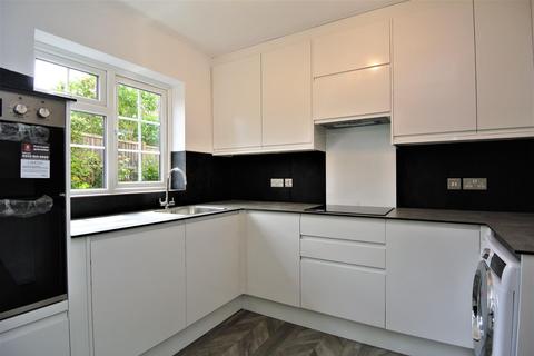 3 bedroom apartment to rent - Parkland Grove, Ashford