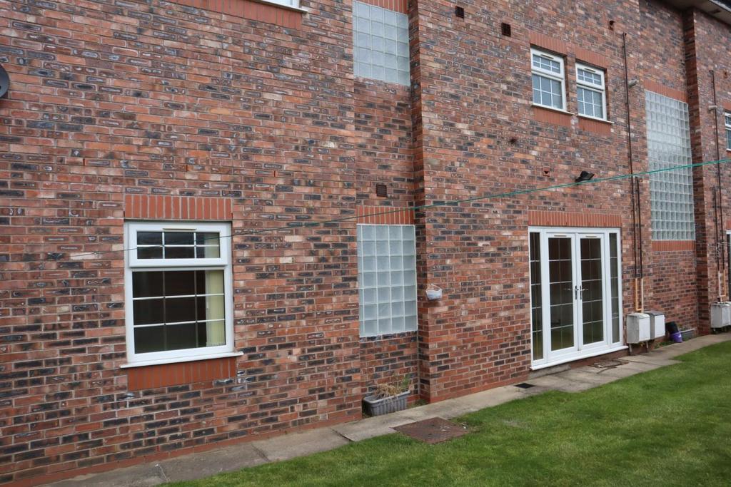 New Beech Court, New Beech Road, Heaton Mersey 2 bed flat £1,100 pcm