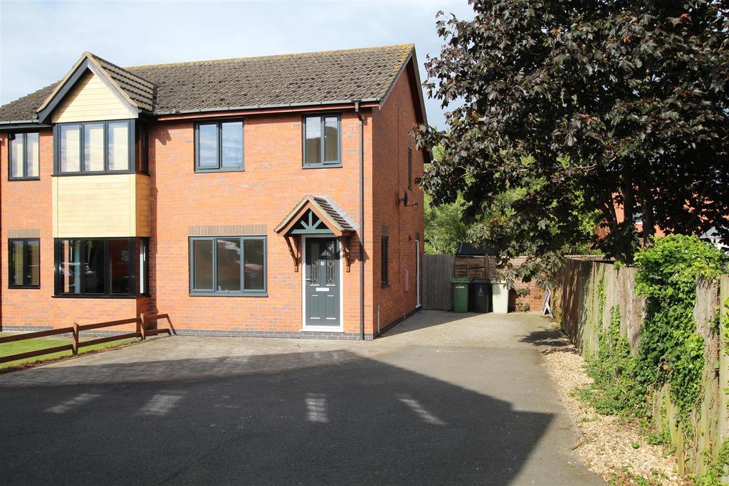 Plover Road, Essendine, Stamford 3 bed semidetached house £795 pcm