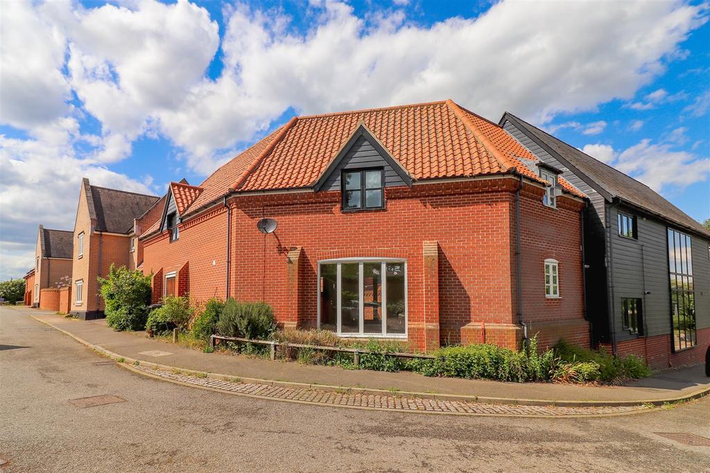 Black Barn Close, Lower Somersham, Ipswich 3 bed terraced house for