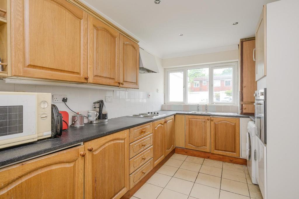 30 Green Lane Close-2.jpg