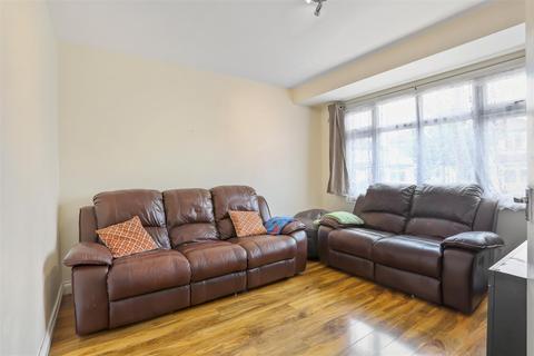 19 Colburn Way, Sutton, SM1 3AU