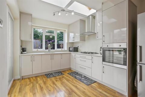 19 Colburn Way, Sutton, SM1 3AU